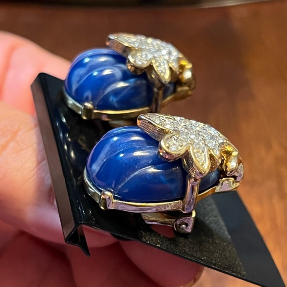 Vintage Kenneth Jay Lane Blue Domed Crystal Gold Tone Clip Earrings RARE - Picture 2 of 7